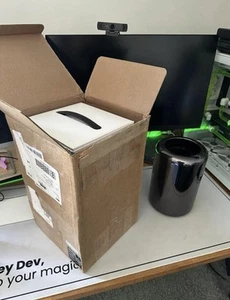Mac Pro 6.1 - 12 Core Xeon - 64GB - 2TB - Mint Condition - Afbeelding 1 van 11