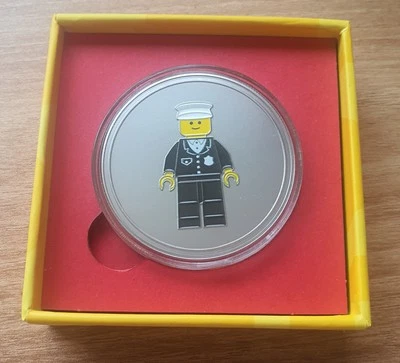 Lego coin Policeman -2025 Lego store Korea Silver membership, exclusive & rare!! - Image 1 of 4
