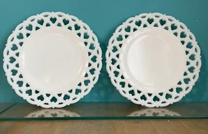 Plato Westmoreland Leche Vidrio Enrejado Borde Encaje Floral Forget-Me-Not, 8.5”, A-45 - Imagen 1 de 10