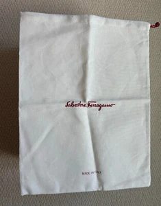 Salvatore Ferragamo Staubschutz 15,5" x 11,5". - Bild 1 von 2