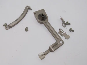 Sunbeam 12 velocidades Mixmaster No. MMA - Brazo de palanca base tamaño cuenco con tornillos - Imagen 1 de 3