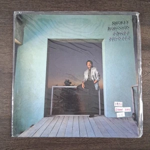 SMOKEY ROBINSON Smoke Signals LP | LIKE NEW M / M | 1986 Motown | Neo Soul R&B - Picture 1 of 3