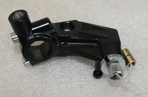 TRIUMPH TIGER 800 XRT 18-19 KUPPLUNGSHEBEL HALTER KUPPLUNGSAMATUR SPIEGELHALTER - Picture 1 of 5