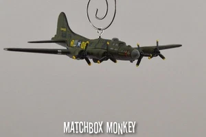 SECONDA GUERRA MONDIALE B-17 Bomber Flying Fortress USAF Memphis Belle Aircraft ornamento natalizio - Foto 1 di 11
