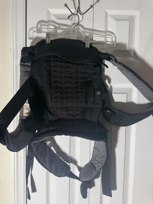 Infantino 200-190 Upscale Carrier, One Size Black - Изображение 1 из 3