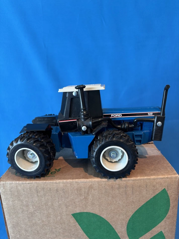 1/32 Vintage Ford 846 Versatile Tractor "1969 Nashville Dealer Meeting" Preowned - Image 1 of 4