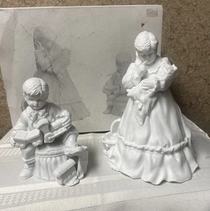 Juego de 2 regalos de Navidad silueta de invierno Dept 56 niños jugando con juguetes - Imagen 1 de 5