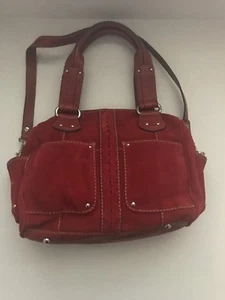 Borsa a tracolla a cupola TIGNANELLO rossa in camoscio e bordo in pelle - Foto 1 di 8