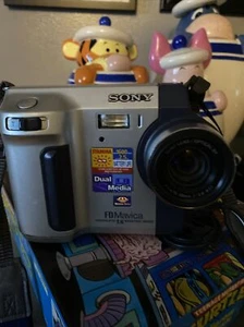 Sony MVC-FD87 1.2MP Digital Camera with 3x Optical Zoom With Case Read - Picture 1 of 9