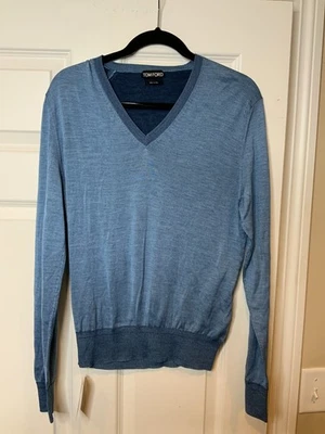 Suéter Tom Ford Azul Claro Seda Tejido Fino Cuello en V, Talla M (48) Foto 1 de 4