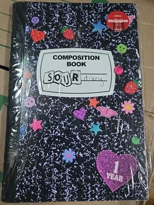 Olivia Rodrigo - SOUR 1 YEAR ANNIVERSARY JOURNAL Target Exclusive New Foto 1 de 3