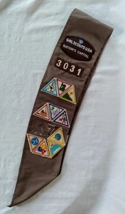 Vintage Girl Scout Brownie Sash 16 Try It Triangle Badges Nation's Capital #3031 - Picture 1 of 13