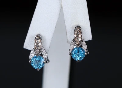 Pendientes Huggie Levian Oro Blanco 14K Redondos Topacio Azul Chocolate Pavé Diamantes Foto 1 de 4