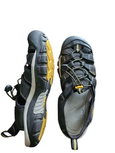 Keen Clearwater CNX Men's Sz 11 US Black Pull On Sport Sandals Shoes Lightweight - Picture 1 of 6