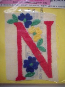 Initial  red "N" with flowersvintage  iron on embroidered patch - Picture 1 of 3