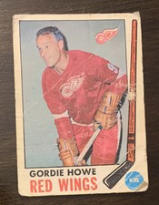 GORDIE HOWE 1969-70 O-PEE-CHEE #61 WINGS CREASED  CARD