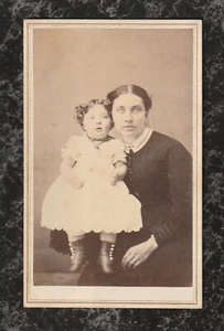 1860s Carte de Visite Photograph DeCamp & Crane Newark NJ Woman & Toddler - Imagen 1 de 2