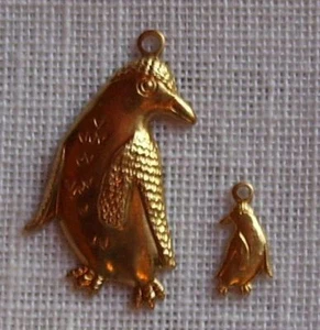 101 - LOT de 2 CHARMS / BRELOQUES dorés - PINGOUIN et bébé - Picture 1 of 1