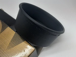 OLYMPUS OM SCREW IN LENS HOOD FOR THE 2/85. 2.8/100, 2/40 OM SLR LENS IN ITS BOX - Picture 1 of 6