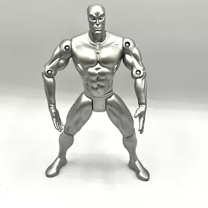 Modellino vintage 1997 Toybiz Silver Surfer 30th Anniversary 7" solo sfuso - Foto 1 di 5