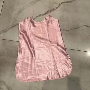 Damen Medium Rosa Négligée Spaghettiträger Satin Blumen California Dynasty - Bild 1 von 3