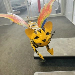 Fliegende Katze - Bild 1 von 13
