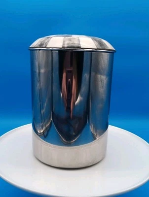 Bote decorativo de granero de cerámica de metal plateado con tapa blanca y negra Foto 1 de 4