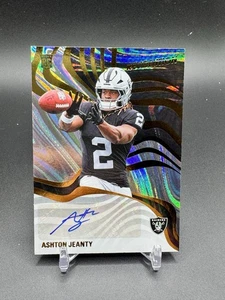 Fútbol americano Panini Revolution 2025 Ashton Jeanty novato remolino firmas - Raiders - Imagen 1 de 2