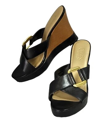 Сандалии-шлепанцы Chaps Makayla размер 7,5 B с черной золотой пряжкой 4 дюйма на танкетке веганские - Изображение 1 из 4