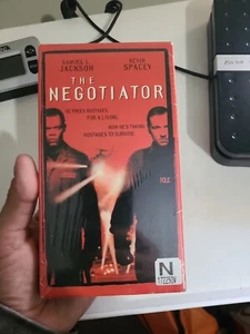 The Negotiator (VHS, 1998) Samuel L Jackson 90s Video Tapes Movies Vintage - Picture 1 of 7