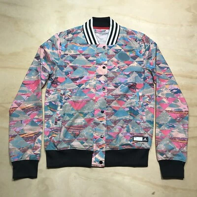 A2732 Adidas Mujer’s Chaqueta Bomber Estampada Pastel Geo Estampado Talla XS Foto 1 de 4