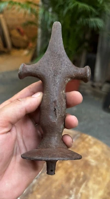 Antigua empuñadura de mango de espada mogol de hierro macizo forjada a mano coleccionable India Foto 1 de 4