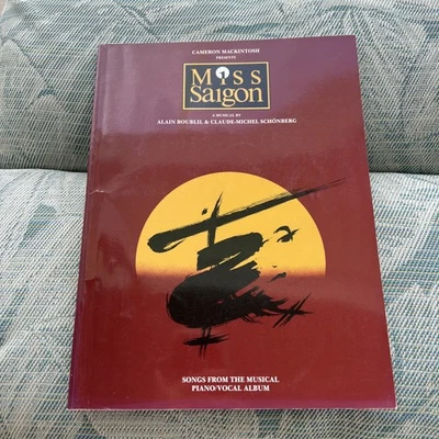Álbum de piano/voz con canción del musical ~ Miss Saigón, 1990 Foto 1 de 3
