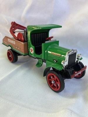 Ertl Texaco 1925 Kenworth Wrecker Tow Truck 1/34 Scale Diecast Tanker - Image 1 of 4