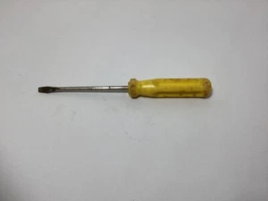Volvo Flat Head Screwdriver Yellow Handle IMP - Foto 1 di 4