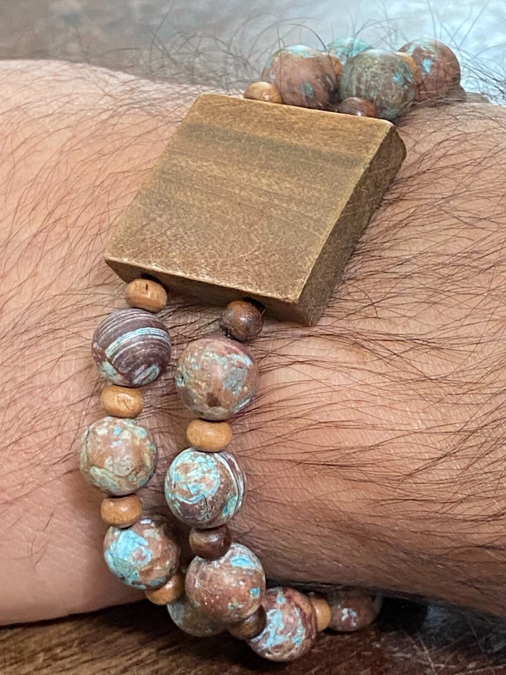 Pulsera ajustable artesanal para hombre - Centro de mesa turquesa africana y madera Foto 1 de 4