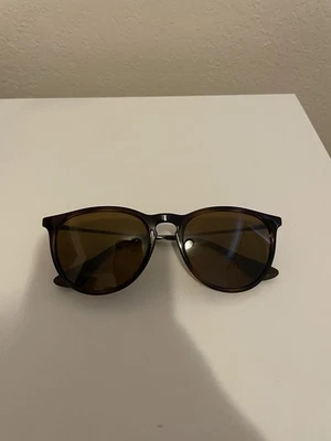 Gafas de sol Raybans marrón para mujer no estoy seguro del modelo, compradas en 2024 Foto 1 de 3