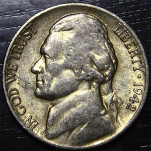 1942 P Jefferson Nickel 5c US Coin 35% Silver Philadelphia Mint - Picture 1 of 2
