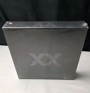 2017 Raxxon Board Game - Dead of Winter from Plaid Hat Games - New Sealed Box - Picture 1 of 6