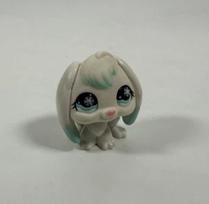 Littlest Pet Shop White BUNNY Winter Rabbit Blue Snowflake Eyes - 2006 LPS #685 - Picture 1 of 4