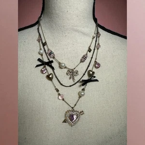 Y2K Betsey Johnson Halskette 3-stufig Strass Herz Schleife signiert rosa Perle - Bild 1 von 5