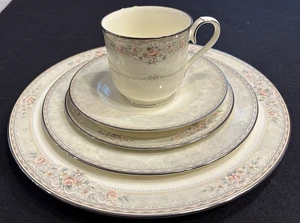 5 Piece Place Setting(s) Noritake Newcastle Peach Flowers New and Flawless - Picture 1 of 11