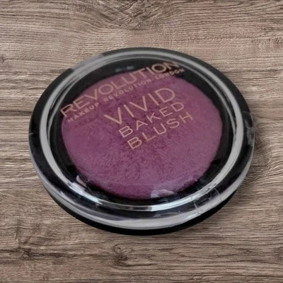 Makeup Revolution Beauty VIVID BAKED BLUSH Powder Compact ONE FOR PLAYING GAMES - Image 1 of 4