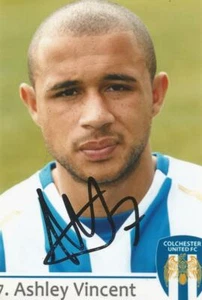 COLCHESTER UNITED: ASHLEY VINCENT SIGNED 6x4 PORTRAIT PHOTO + COA - Bild 1 von 1