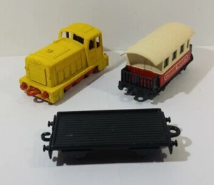 Vintage Matchbox S/F Shunter #24-F, Passenger Coach #44-F, Flat Car Lot #25-G - Picture 1 of 10