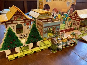 Rare Vintage Richard Scarry’s Playskool Puzzletown / Huckle Cats Cottage & More - Picture 1 of 21