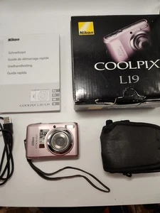 Nikon Coolpix L19 8.0MP Rosa Digital Kamera Getestet Beschreibung Lesen - Picture 1 of 17