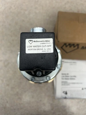 Válvula de corte de agua baja McDonnell & Miller serie 69 Foto 1 de 2