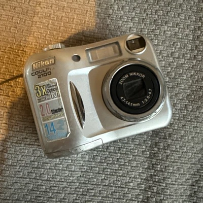 Nikon COOLPIX 2100 Digital Camera 2.0MP 3x Zoom Nikkor Lens SPARES + REPAIRS  - Image 1 of 4