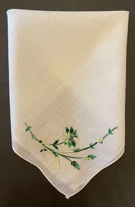Pañuelo vintage para mujer blanco algodón estilizado bordado verde margarita spray - Imagen 1 de 6